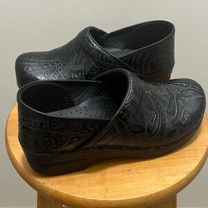 Dansko black tooled clogs size 40